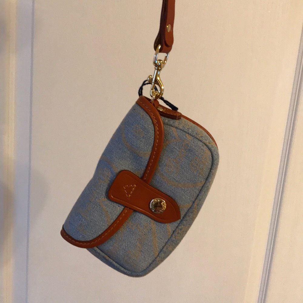 Flap wristlet